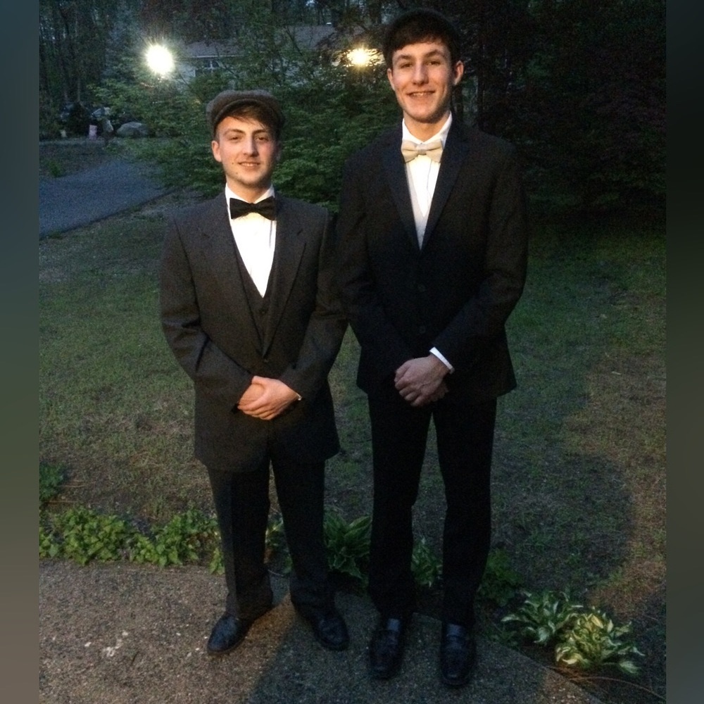 Kenneth Cole reactions tuxedo. Black, size 40R 33W